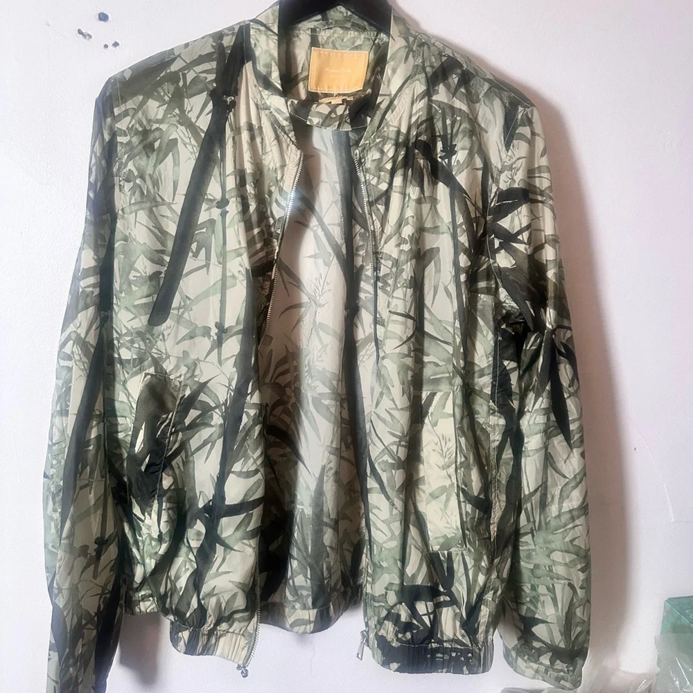 Massimo Dutti Lightweight Palm Fronds Jacket
Size: M - Picture 3 of 6